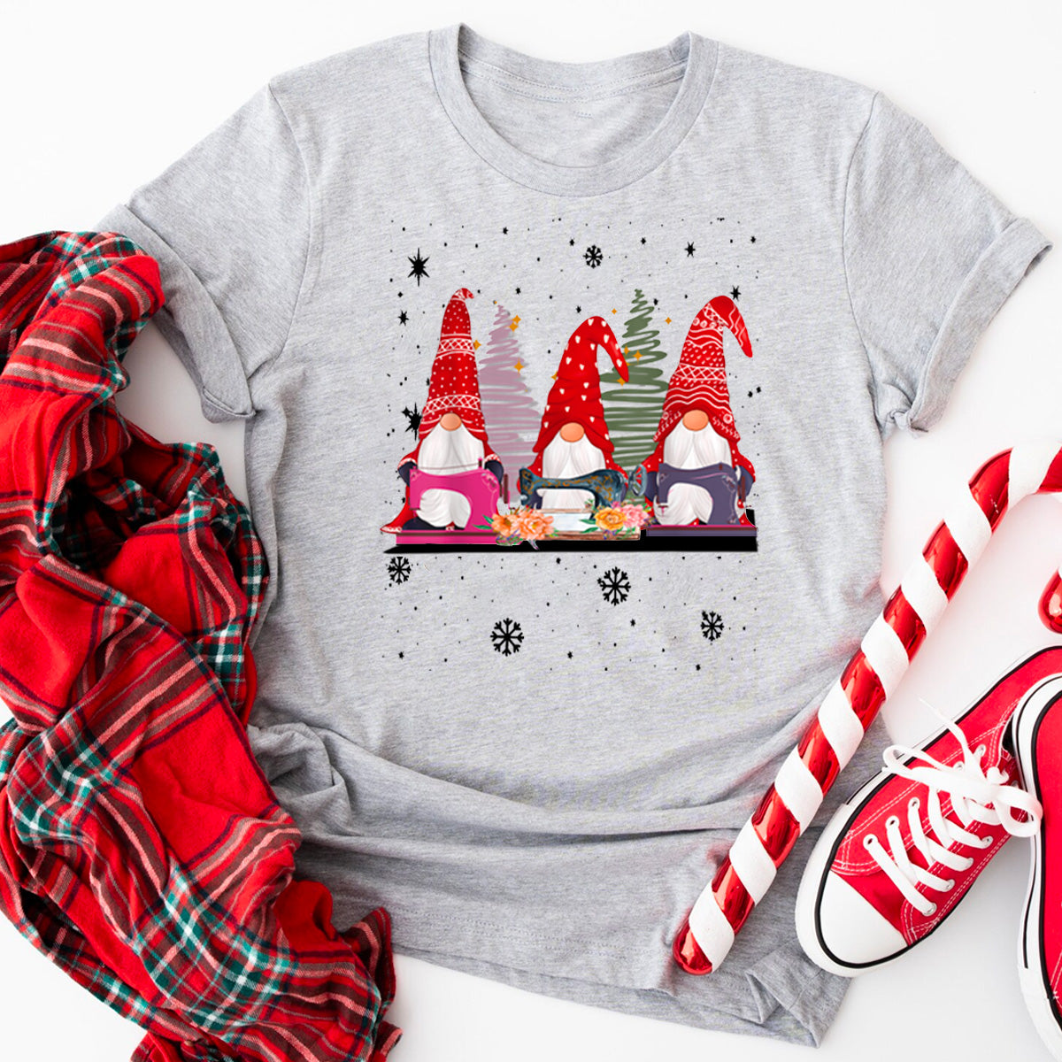 Sewing Gnomes Three Quilting Gnomes Christmas T-Shirt