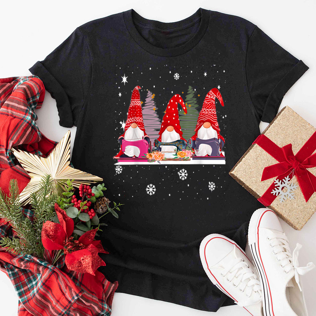 Sewing Gnomes Three Quilting Gnomes Christmas T-Shirt